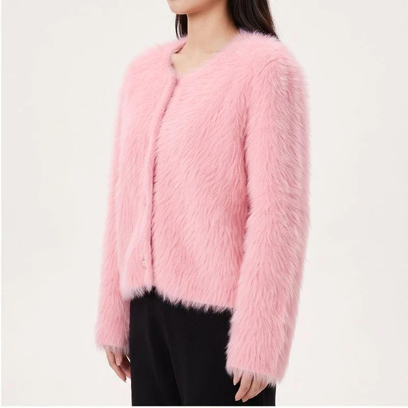 Model wearing Pink cashmere cardigan in a studio - 2